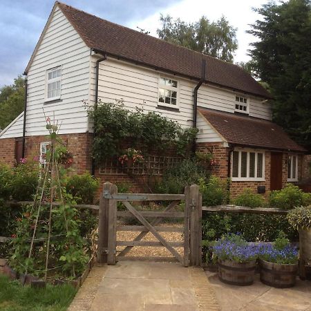 The Barn At Woodview Bed & Breakfast Hildenborough Bagian luar foto